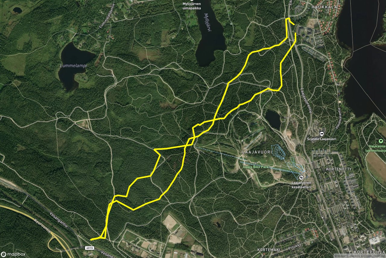 Laajavuoren luontopolku. 8 km loop seen over 3D terrain